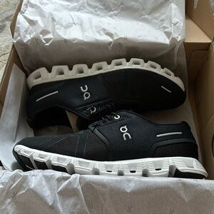 Brand New On Cloud -Cloud 5 Size 9.5